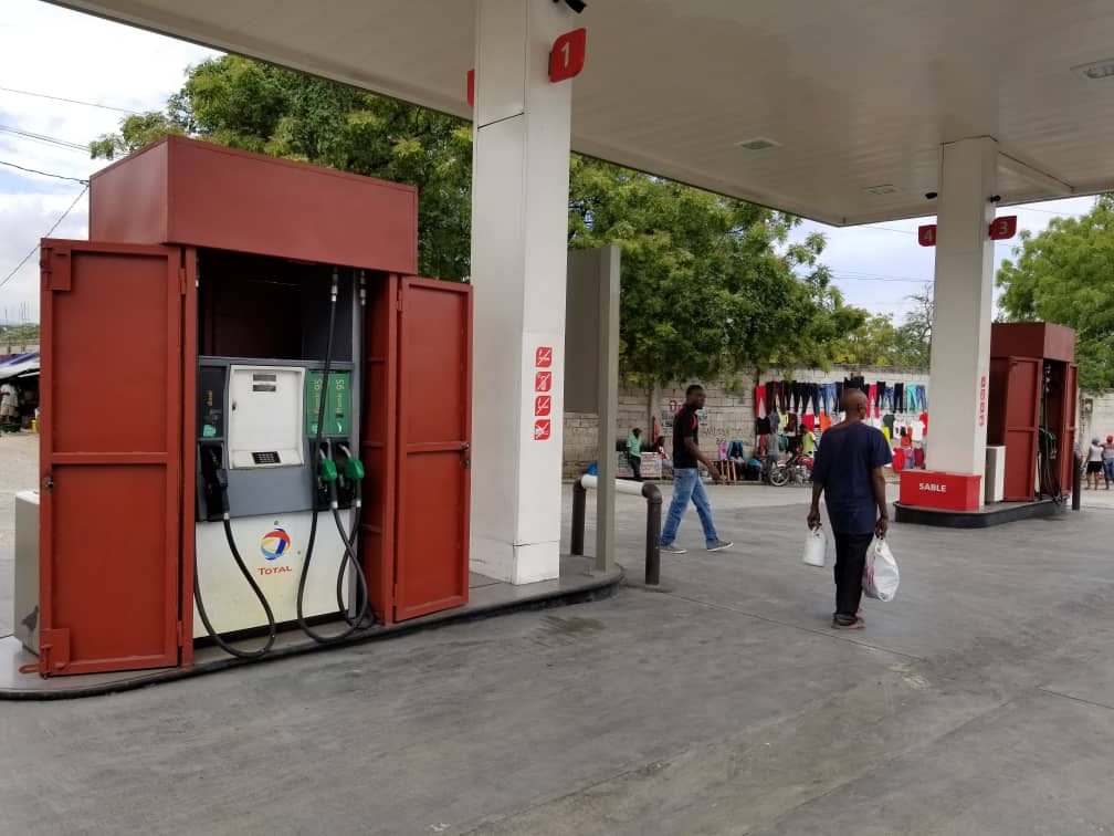 La responsabilité de pompes à essence dans le marché noir des produits pétroliers en Haïti